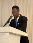Rezeptionist Augustino aus Dar Es Salaam Tansania